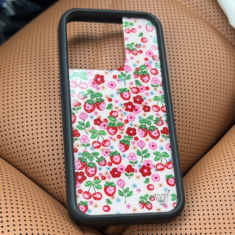 Wildflower Berry World IPhone 16 pro case